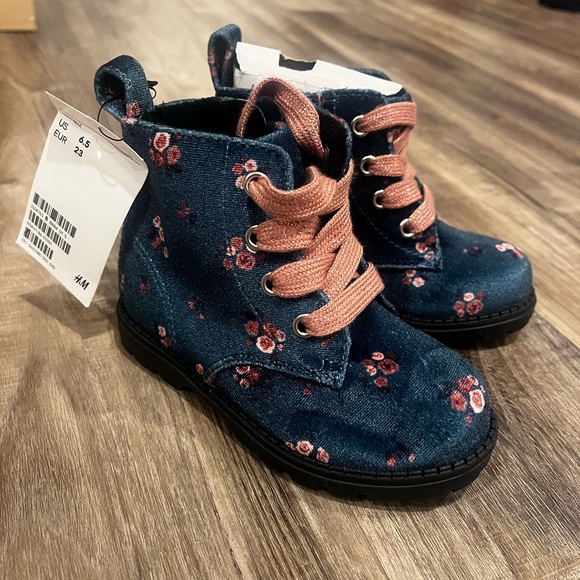 Three pre-loved toddler shoe bundle - free gift with purchase - Picture 2 of 6